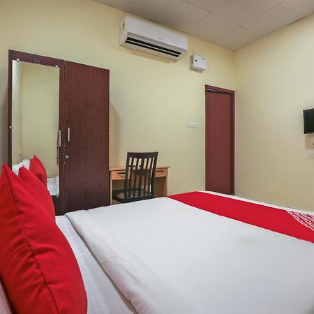 Hotel O Om Sakthi Hotel Pondicherry Exteriör bild