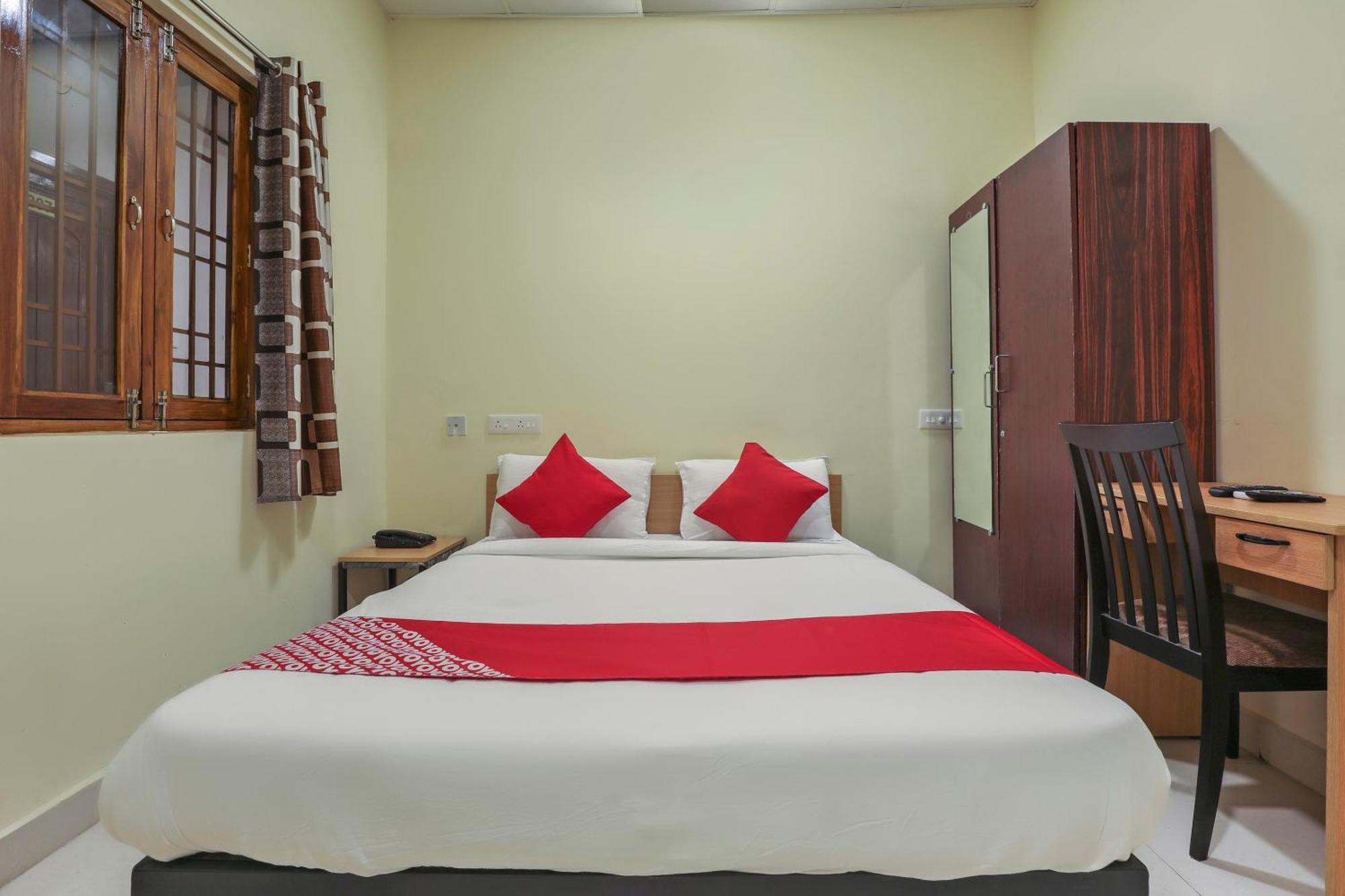 Hotel O Om Sakthi Hotel Pondicherry Exteriör bild