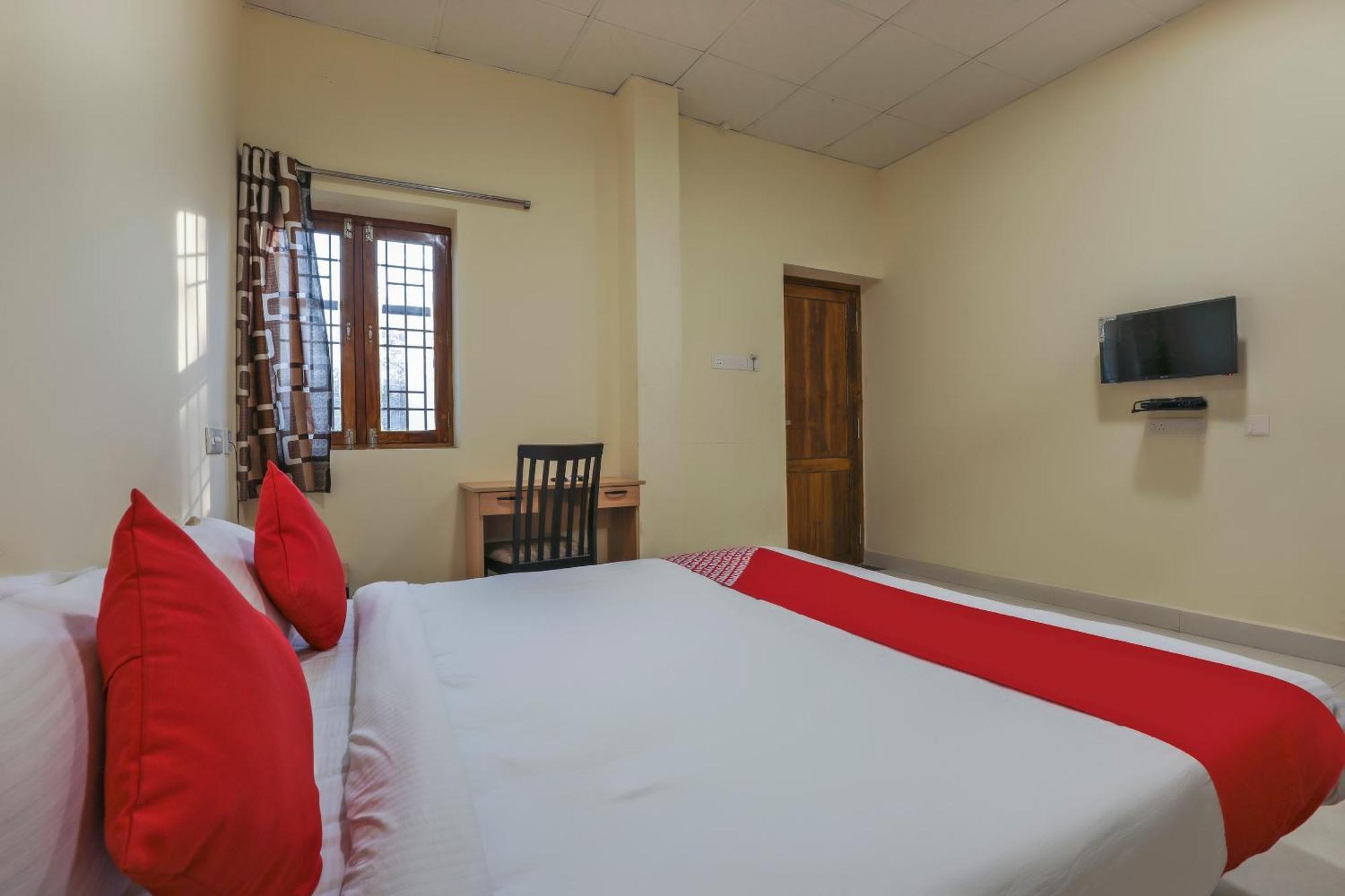 Hotel O Om Sakthi Hotel Pondicherry Exteriör bild