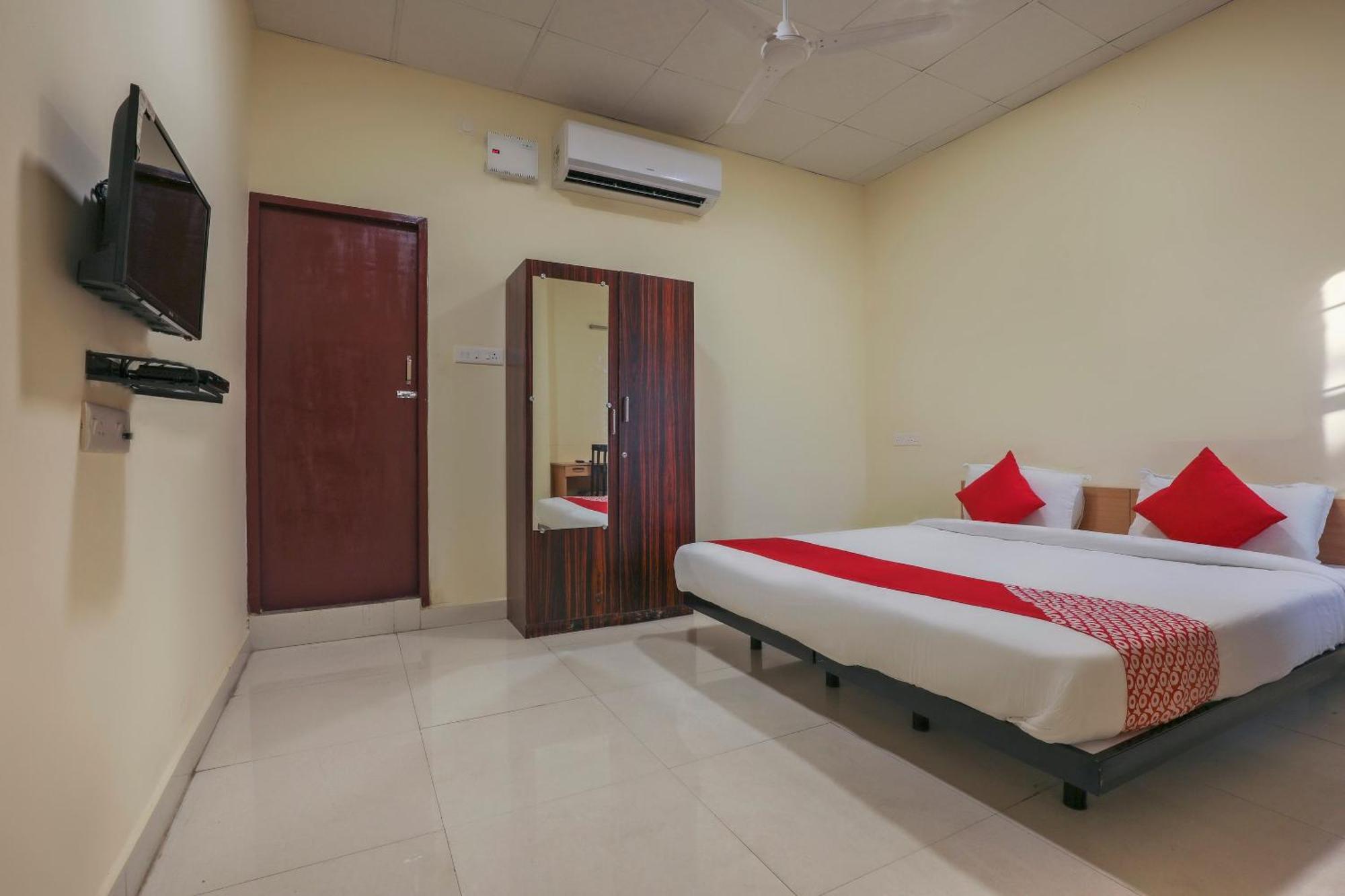 Hotel O Om Sakthi Hotel Pondicherry Exteriör bild