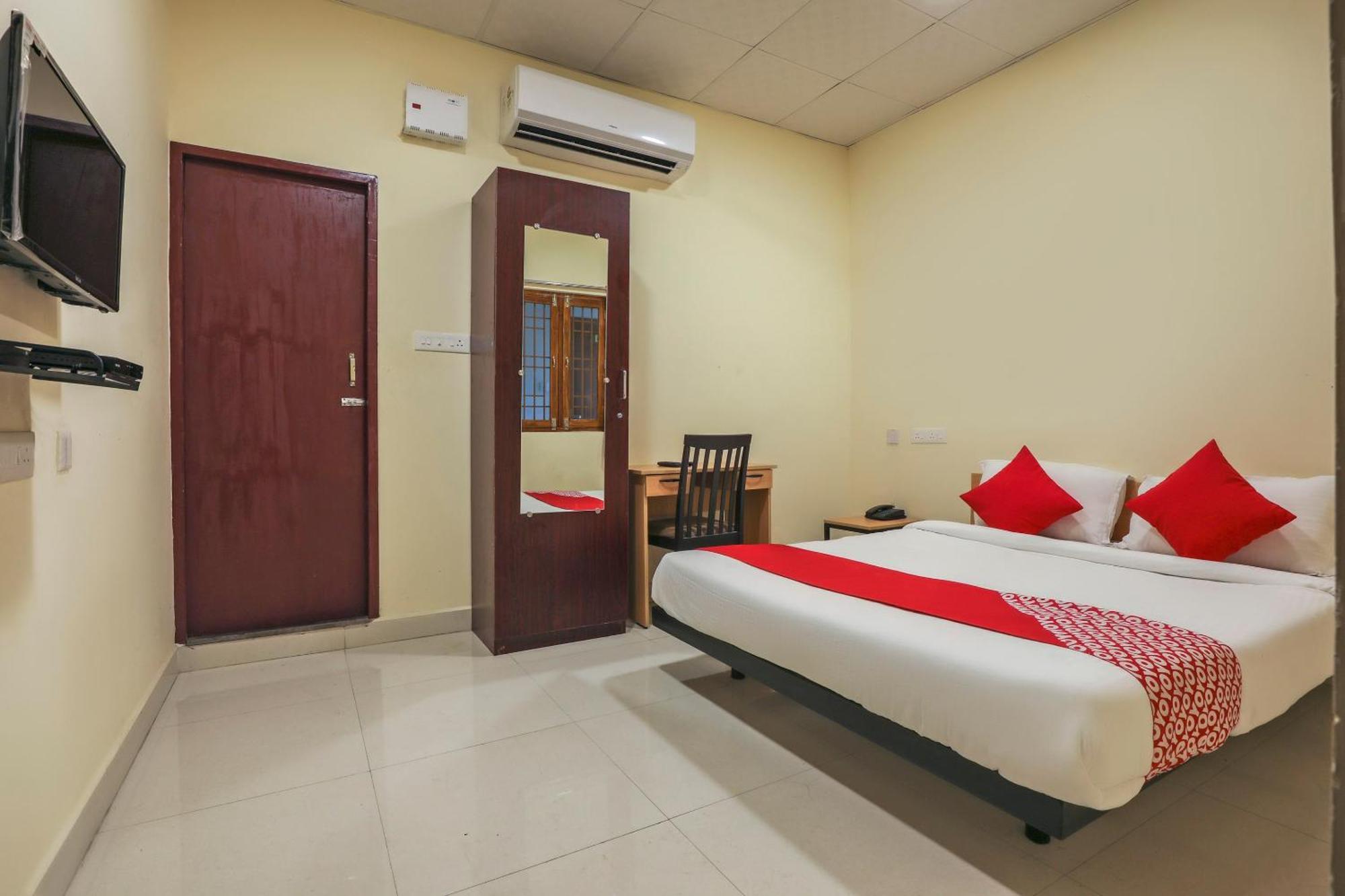 Hotel O Om Sakthi Hotel Pondicherry Exteriör bild