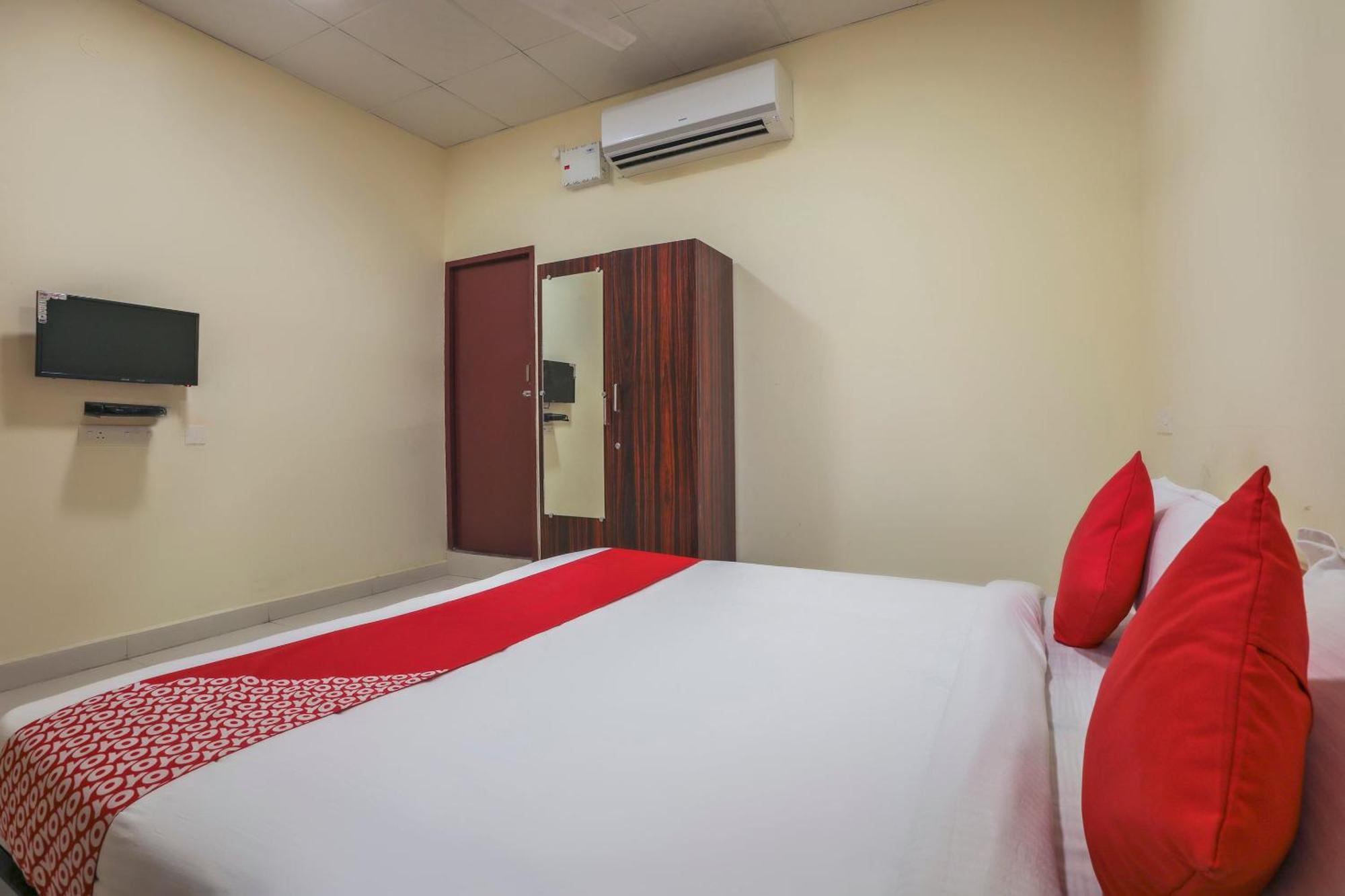 Hotel O Om Sakthi Hotel Pondicherry Exteriör bild