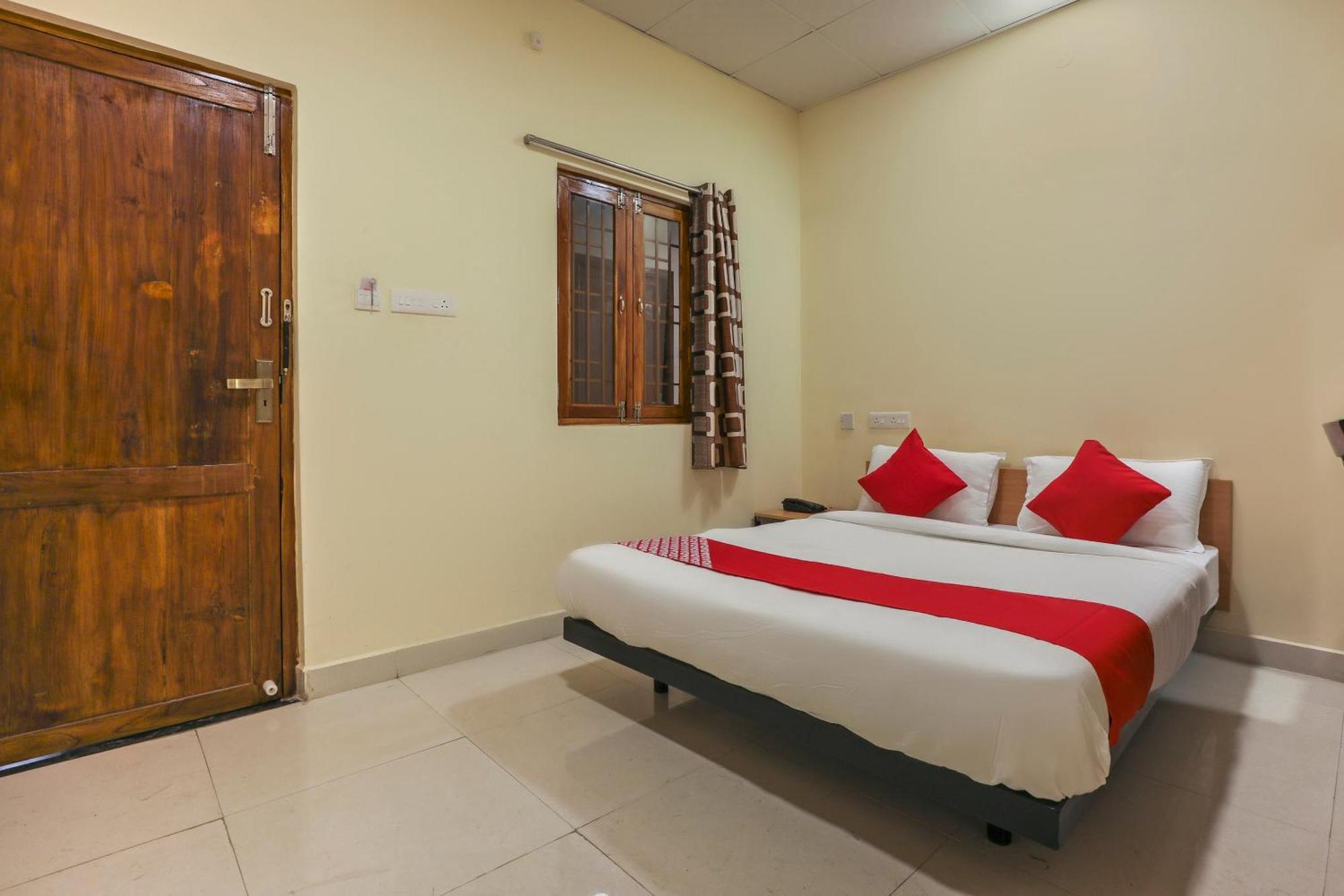 Hotel O Om Sakthi Hotel Pondicherry Exteriör bild