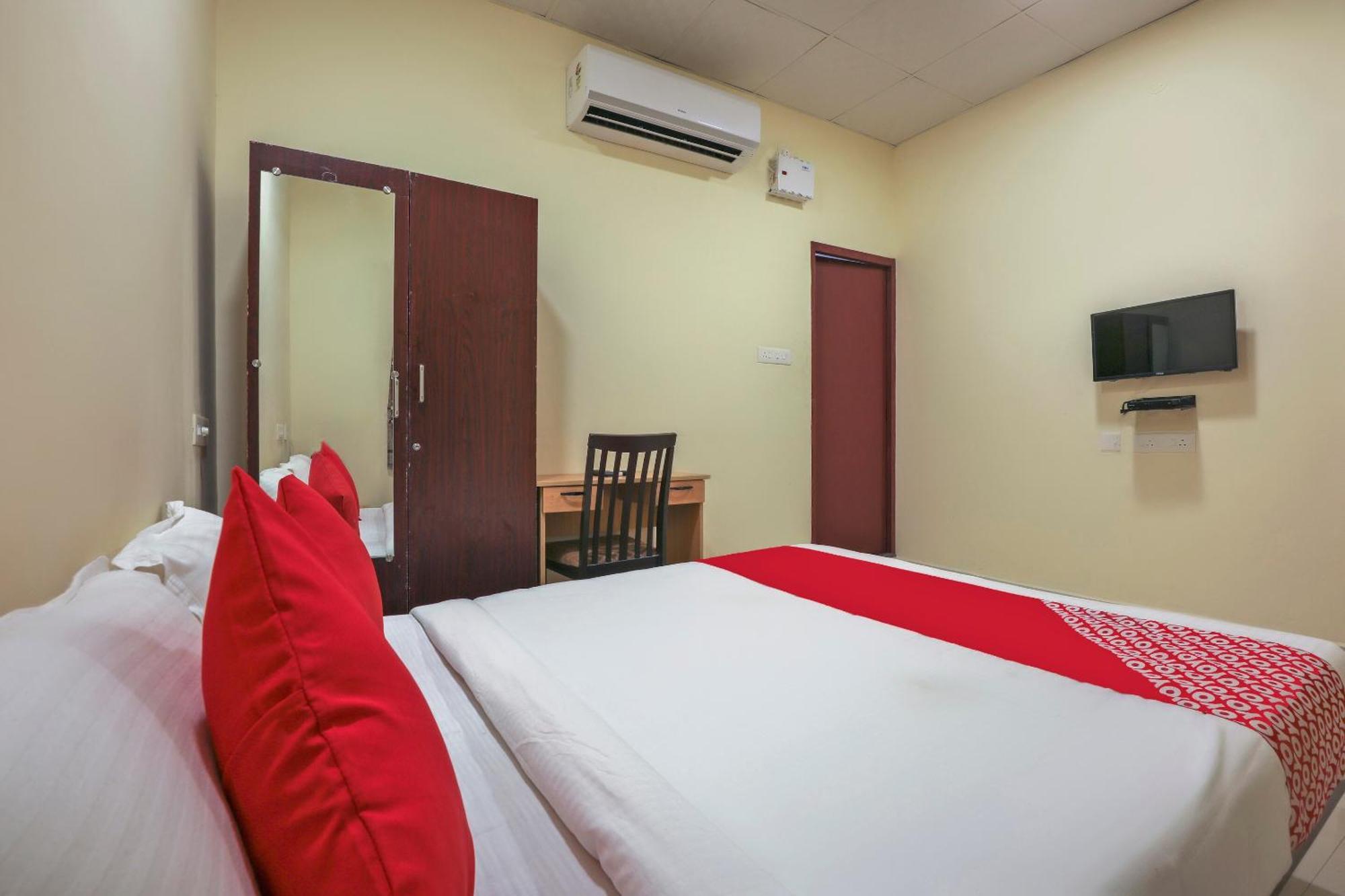 Hotel O Om Sakthi Hotel Pondicherry Exteriör bild