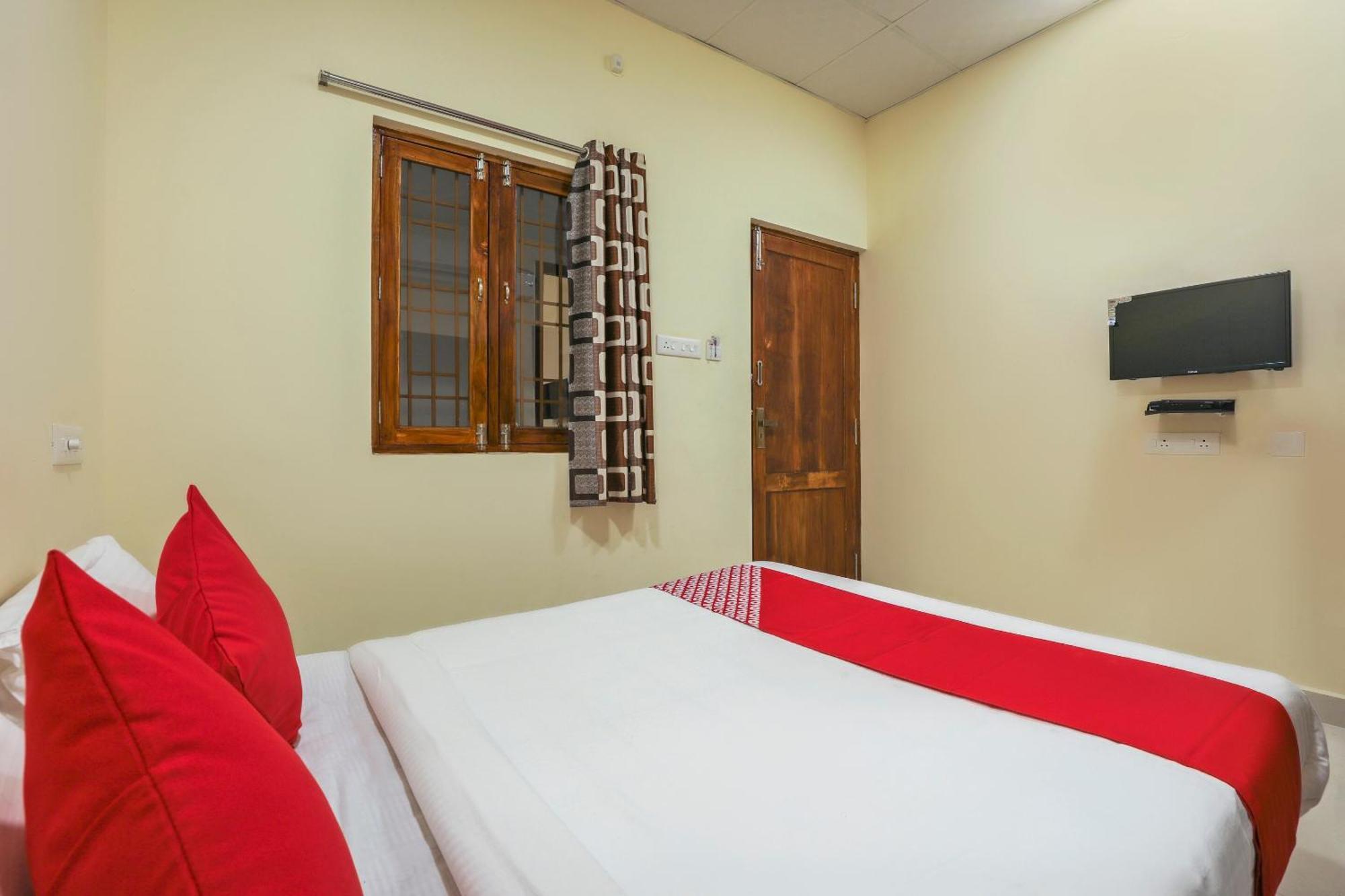 Hotel O Om Sakthi Hotel Pondicherry Exteriör bild